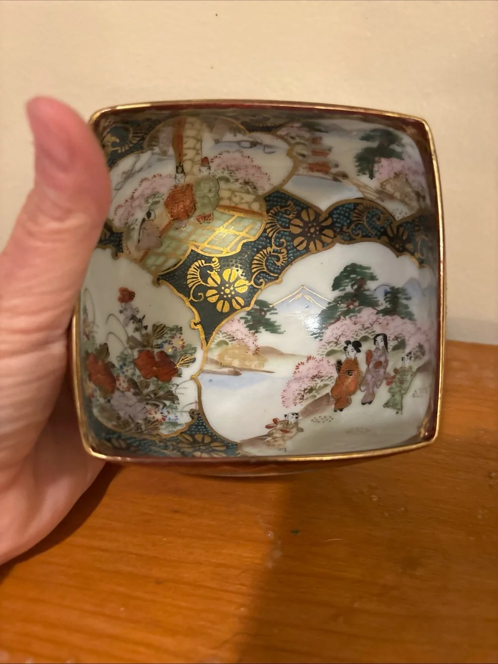 Japenese Porcelain Bowl with Spoon - Picture 6 of 10